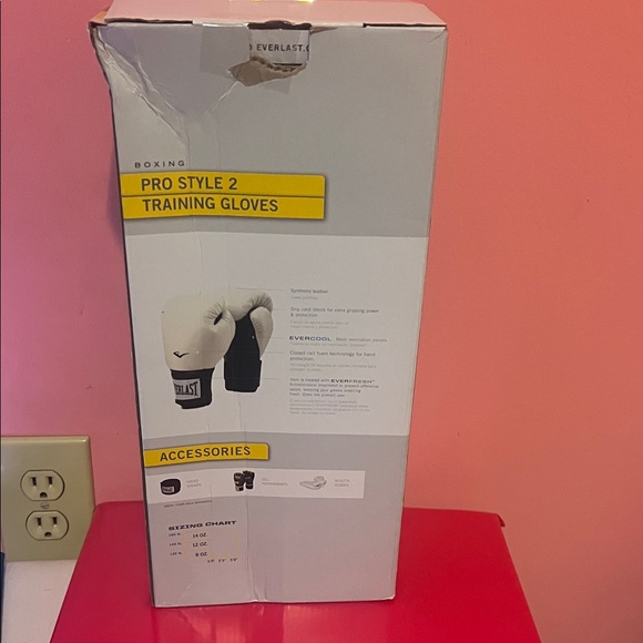 Everlast Pro Style Boxing Gloves - Black and White - Picture 2 of 3